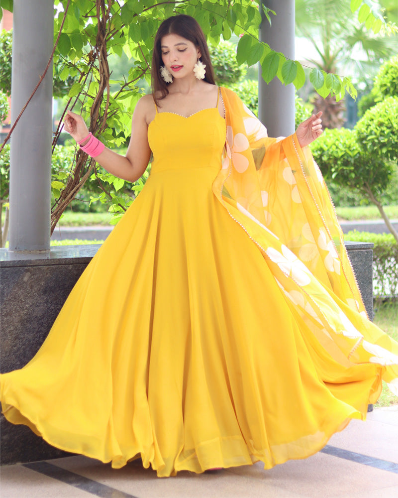 Shop Yellow Muslin Thread Embroidery Anarkali Gown Party Wear Online at  Best Price | Cbazaar